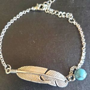 Silvertone Feather charm and bead Ankle bracelet